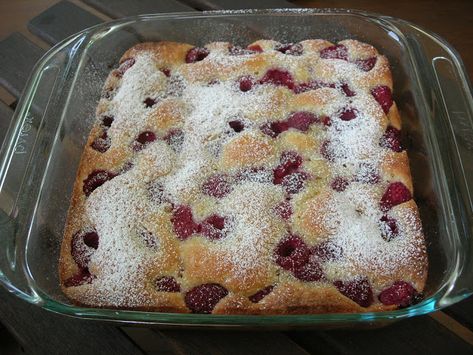 Raspberry Buckle Recipe, Recipes With Canned Fruit, Raspberry Buckle, Raspberry Chocolate Chip, Berry Dessert Recipes, Sweet Roll Recipe, Raspberry Recipes, Berry Dessert, Healthy Sweet Treats