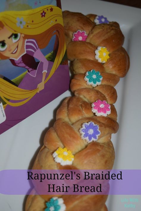 Rapunzel's Braided Hair Bread inspired by Tangled Before Ever After Rapunzel Braided Hair, Rapunzel Torte, Tangled Before Ever After, Rapunzel Braid, Tangled Birthday Party, Rapunzel Birthday Party, Disney Dinner, Tangled Birthday, Rapunzel Party