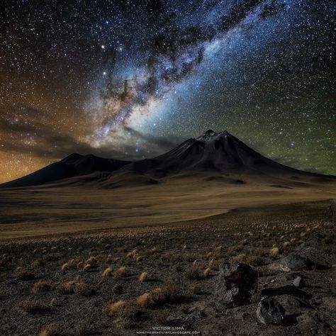 Atacama Desert Chile, Atacama Desert, Landscape Features, Cool Landscapes, The Night Sky, Desert Landscaping, Nature Travel, Milky Way, Nature Photos