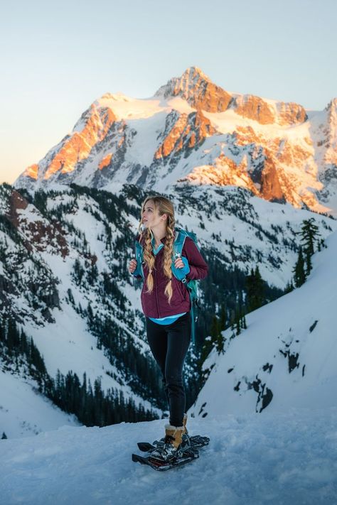 Snowshoe Aesthetic, Snowshoeing Outfit, Hiking Aesthetic Winter, Snowshoeing Aesthetic, Hiking Outfit Winter Mountain, Snow Hiking Outfit, Winter Hike Aesthetic, Hiking Poses Photo Ideas, Poses In Mountains Winter