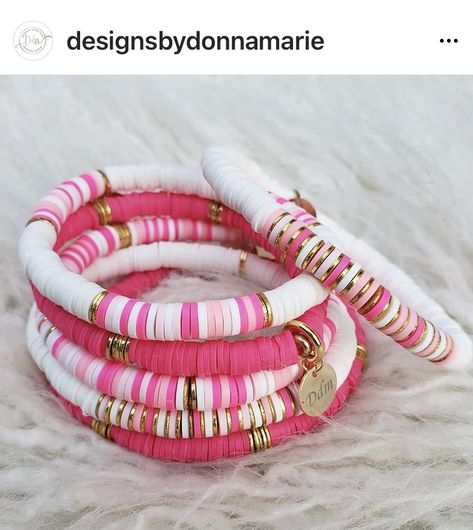 Pink Bracelets Clay Beads, Flatbead Bracelets Ideas Preppy, Clay Bead Bracelet Ideas Dark Colors, Pink Heishi Bracelet, Clay Bead Bracelet Ideas Valentines, Pink Clay Bead Bracelet Ideas, Diy Bracelet Packaging, Pink Clay Bead Bracelet, Make Clay Beads