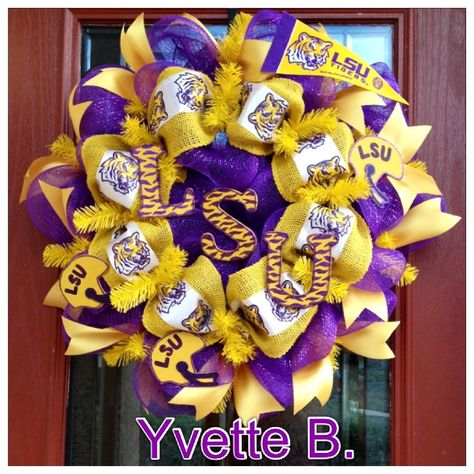 LSU Wreath- Crafts by Kristen Reyes (Facebook, Etsy) Georgia Bulldog Wreath, Cowboys Wreath, School Wreaths, Lsu Tigers Football, Sports Wreaths, Football Wreath, Deco Wreaths, Mesh Wreath Diy, Christmas Bathroom Decor