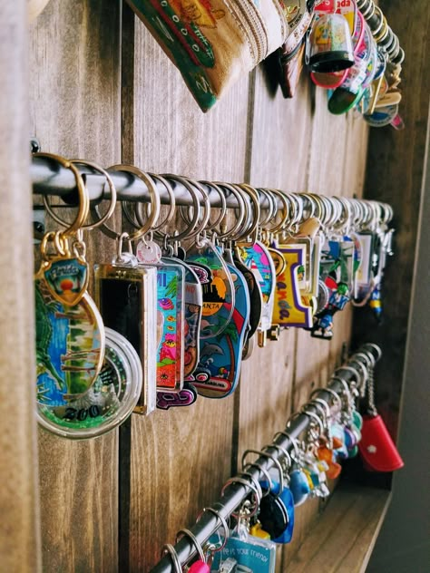 Keychain Collection Display, Pin Collection Displays, Cool Keychain, Patches Display, Souvenir Display, Travel Room, Keychain Collection, Keychain Display, Travel Wall Decor