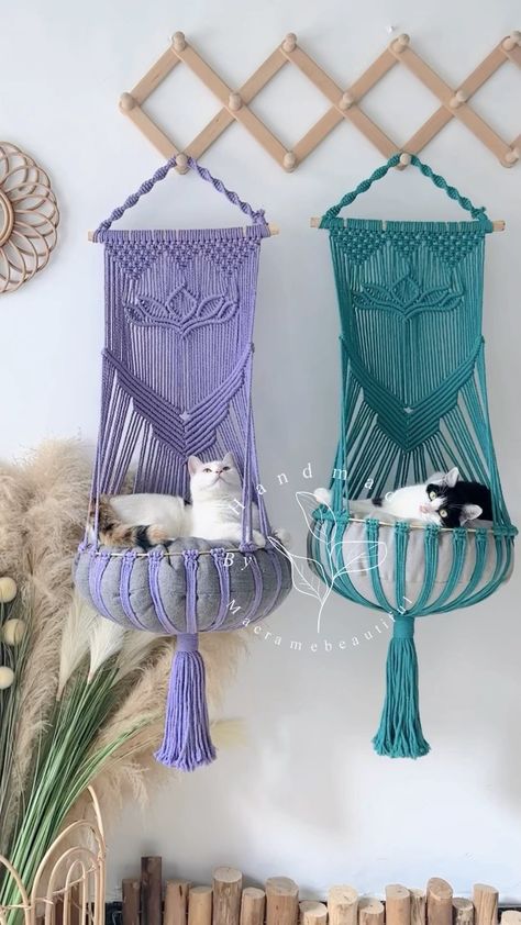 Instagram • Direct Hanging Cat Bed, Macrame Cat Hammock, Homemade Cat Toys, Cat House Diy, Cats Diy Projects, Cat Hammock, Macrame Patterns Tutorials, Macrame Projects, Cat Room