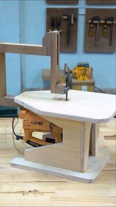 Router Saw, Jigsaw Table, Woodworking Jigsaw, Woodworking Table Saw, Saw Table, Woodworking Storage, Tool Tips, Scroll Saw Projects, Wood Scraps