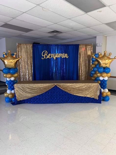 Graduation Decoration Ideas Backdrops, 15th Birthday Decorations, Prom Backdrops, Graduation Table Decorations, Blue Party Decorations, Gold Graduation Party, Graduation Tables, Wedding Reception Backdrop, Graduation Backdrop