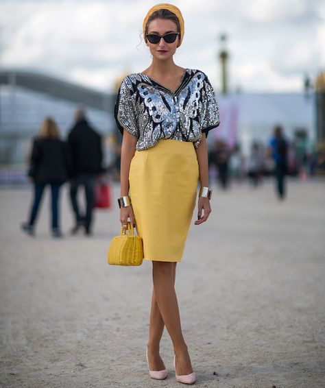 Romanian fashion blogger and designer, Gabriela Atanasov, sports a vintage butterfly sequin top at Paris Fashion Week. She was photographed for Carolines Mode, a top Swedish fashion blog known for its Stockholm Street Style feature. Street Style Stockholm, Vintage Sequin Top, Pencil Skirt Outfits, Quoi Porter, Rock Outfit, Look Retro, Retro Tops, Yellow Skirt, Top Outfit