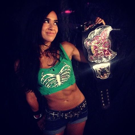 Hot New Backstage Photo of AJ Lee from RAW Today Wwe Outfits, Dread Head, Nxt Divas, Wwe Pictures, Aj Lee, Wwe Female Wrestlers, Sasha Banks, Wwe Champions, Cm Punk