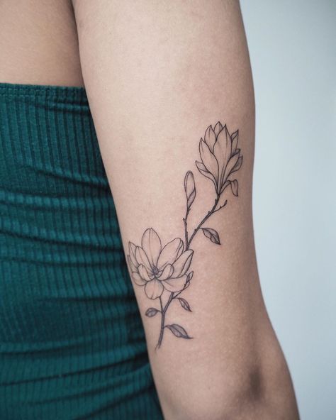 Tattoo Layout, Tattoo Art Ideas, Tattoo Special, Winter Tattoo, Design Your Own Tattoo, Magnolia Tattoo, Tattoo Patterns, Branch Tattoo, Magnolia Branch