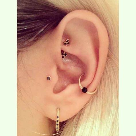 Rook + Tragus + Snug | 28 Adventurous Ear Piercings To Try This Summer Piercing Snug, Unique Ear Piercings, Piercing Conch, Anti Tragus, Septum Piercings, Cool Piercings, Cute Piercings, Tragus Piercing, Lobe Piercing