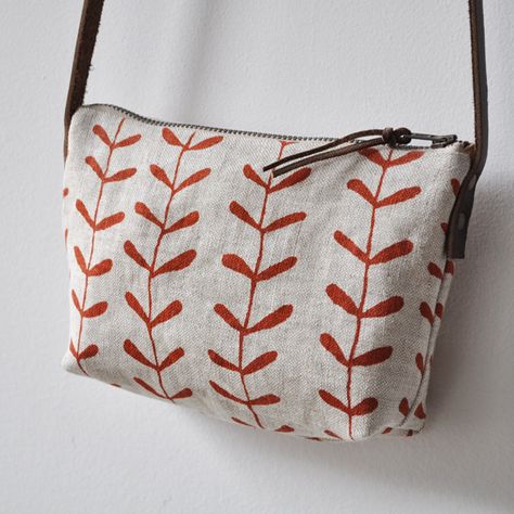 SMALL BAG - sprig $35.00 Zippered Bag, Diy Handbag, Leather Ideas, Creation Couture, Diy Bags, Bag Patterns To Sew, Linen Bag, Pretty Prints, Sling Bags