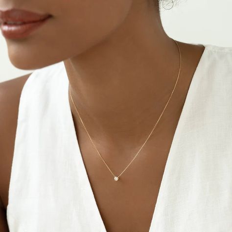 Bezel Set Diamond Necklace 14k Gold - Thais | Linjer Jewelry Small Dainty Necklace, Small Diamond Necklace, Small Pendant Necklace, Puffy Heart Necklace, Feminine Jewelry, Bezel Necklace, Small Necklace, Mother Jewelry, London Blue Topaz Ring