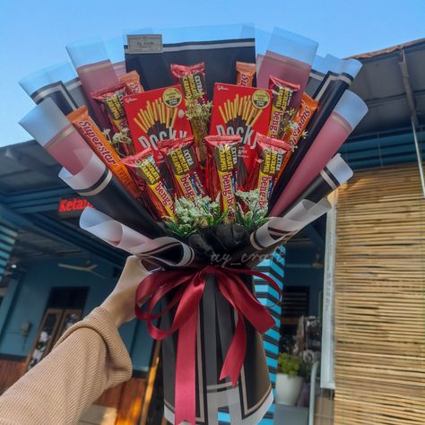 Bucket Jajan, Bucket Diy, Snack Bucket, Snack Bouquet, Diy Bucket, Bucket Ideas, Desain Quilling, Mini Gift, Skincare Makeup