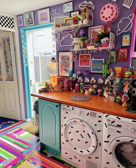 Maximalist Camper, Cluttercore Room, Cluttercore Bedroom, Neon Kitchen, Comfy Apartment, Nerd Room, Dreamy Decor, 80s Neon, Japanese Home