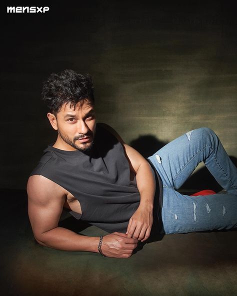 Kunal Khemu, Love Wallpaper Backgrounds, Cartoon Profile, Cartoon Profile Pics, Profile Pics, Bollywood Stars, Love Wallpaper, Muscle Men, Anime Movies