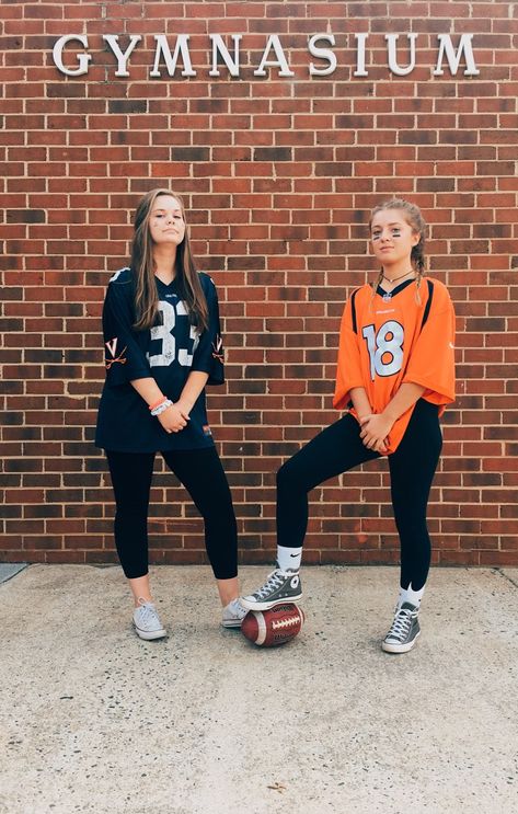 Holloween Costume Football, Football Boys Halloween Costume, Athlete Day Spirit Week Outfit, Sports Day Spirit Week Outfit, Spirit Week Sports Day Outfits, Football Costume For Women, Halloween Costume Football Player, Foot Ball Player Costume, Halloween Football Player Girl