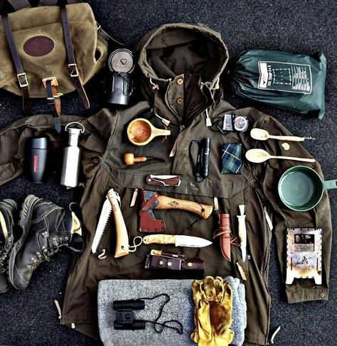 Everyday Carry Gear Camping Ideas For Couples, Bushcraft Kit, Learning Lessons, Outdoor Survival Gear, Survival Stuff, Bushcraft Gear, Bag Illustration, Hunting Cabin, Camping Stuff