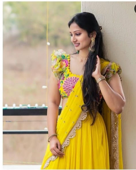 Haldi Half Saree For Bride, Haldi Outfit Bride, Bride Haldi Outfit, Haldi Pic, Crop Top With Lehenga, Mangala Snanam, Haldi Dresses, Top With Lehenga, Haldi Dress Ideas