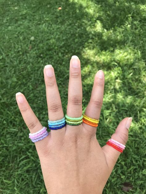 Seed Bead Rings, Rings Colorful, Bead Rings, Diy Beaded Rings, Manik Manik, Diy Ring, Snapchat Quotes, Bracelets Design, Bead Charms Diy