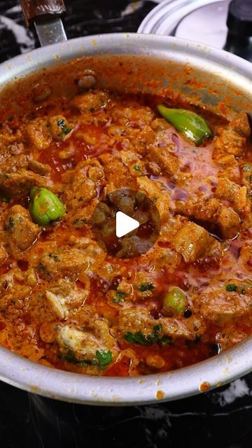 Purani Delhi, Chicken Handi, Chicken Gravy Recipe, Indian Veg Recipes, Chicken Tikka Masala Recipes, Tikka Recipe, Indian Chicken Recipes, Gravy Ingredients, Chicken Snacks