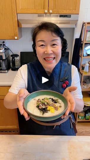 33K views · 2.6K reactions | A perfect dish to start a new year✨⁣
⁣
I’m SO happy to start my year with my mom’s homey tteokguk 떡국, Korean rice cake soup. It’s so comforting and flavorful�🥹⁣
⁣
Her secret is to make a special seasoning for the soup🇰🇷⁣
⁣
#koreancooking #familymemories #떡국 #ricecake #koreansoup | James Park | 제임쓰🇰🇷 | Flow Music · Always with Me (The Spiriting Away of Sen and Chihiro) [Piano] Korean Rice Cake Soup, Rice Cake Soup, Korean Soup, Korean Rice Cake, Korean Rice, Korean Cooking, My Year, The Soup, Rice Cakes