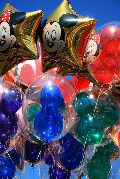 Disney Balloons, Disney Queens, Mickey Balloons, Disney Memories, Cute Disney Pictures, Walt Disney Animation, Disneyland Trip, Wallpaper Iphone Disney, Disney Pixar Cars