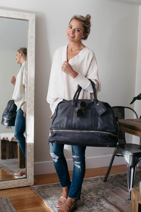 Sole Society Weekender Bag // Easy Fall Travel Style Laptop Weekender Bag, Over Night Bags For Women, Best Travel Bags For Women Carry On, Weekender Bags For Women, Leather Weekender Bag Womens, Best Weekender Bag For Women, Travel Handbags For Women, Weekend Bags For Women, Overnight Bags For Women