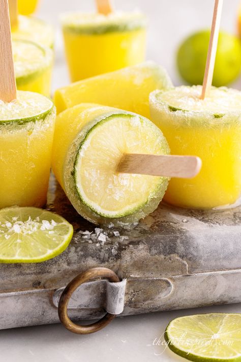 Root Beer Popsicles, Adult Popsicles, Margarita Popsicles, Popsicle Cocktail, Bubble Gum Ice Cream, Alcoholic Popsicles, Boozy Popsicles, Homemade Margaritas, Ice Pop Recipes