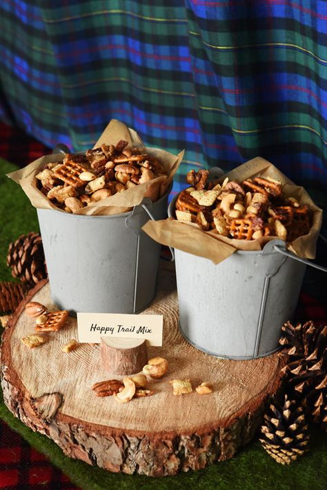 Beer and bacon trail mix: | Why Bro-Dal Showers Are The Next Big Thing In Weddings Beer Grooms Cake, Lumber Jack, Beer Bacon, Adult Party Themes, Beer Theme, Pre Wedding Party, Beer Party, Chex Mix, Tin Cans