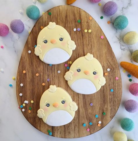 Miss Bea's Cookies on Instagram: "Chick cookies are always a fave but when they are chubby they are cuter 🐥💟 #cookieart #cookies #cookier #cookiedecorating #sugarcookiesofinstagram #sugarcookies #sugarcookie #royalicingcookies #royalicingart #chickcookies #eastercookie #easter #eastercookies #squishmallows #squishmallowcookies #cutecookies #handmade #handmadecookies #madeinnebraska #decoratedcookies" Baby Chick Cookies Decorated, Chick Cookies Royal Icing, Easter Chick Cookies Decorated, Chick Cookies Decorated, Easter Recipes Desserts, Easter Chicks Cookies, Chick Cookies, Christmas Baking Recipes, Easter Desserts Recipes