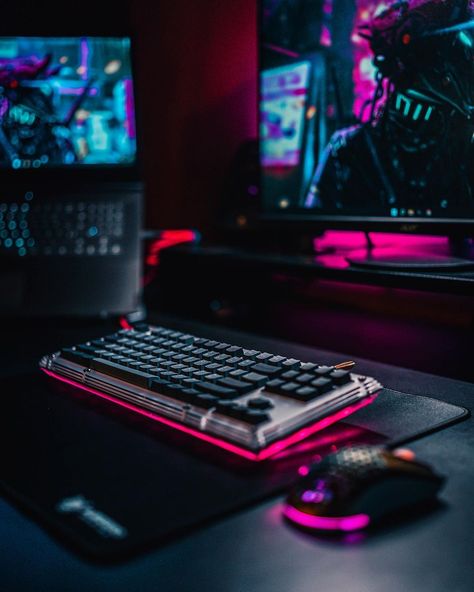 Tech Geek Aesthetic, Dream Desk Setup, Pc Setup Ideas, Aesthetic Setup, Gaming Setup Ideas, Gaming Desk Setup, Best Gaming Setup, Battle Station, Custom Keyboard