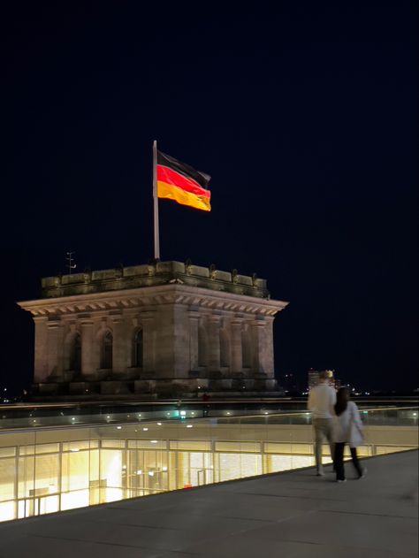 German Exchange Student, Deutschland Aesthetic, German Core, Germany Trip, Moving To Germany, German Culture, Munich Germany, Couples Poses For Pictures, City Aesthetic