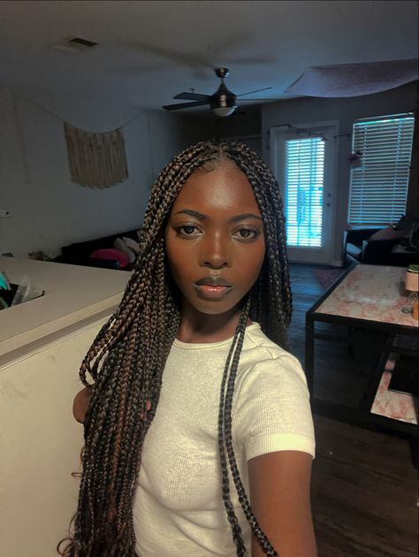 Mid Size Box Braids, Straight Knotless Braids, Dark Brown Knotless Braids, Box Braids Regular, Waist Length Knotless Braids, Braids On Myself, Waist Length Braids, Curly Hairdos, Brown Box Braids