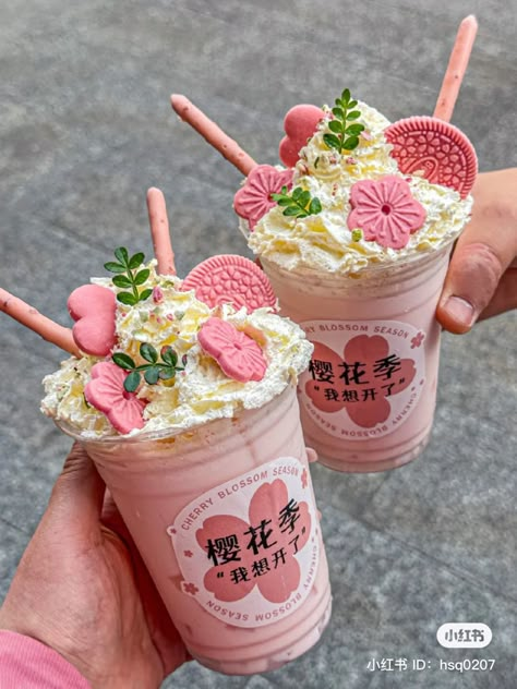 Kue Macaroon, Kawaii Cooking, Cute Snacks, Cute Food Art, Pink Foods, Sweet Drinks, Yummy Comfort Food, Pretty Drinks, Think Food