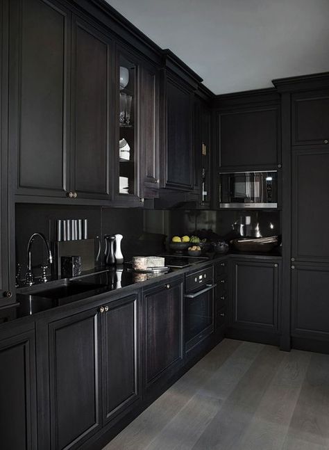 Dark Kitchen Ideas, All Black Kitchen, Dapur Rustic, Black Kitchen Design, Espresso Kitchen Cabinets, Gothic Kitchen, Model Dapur, Kabinet Dapur, Black Kitchen Cabinets