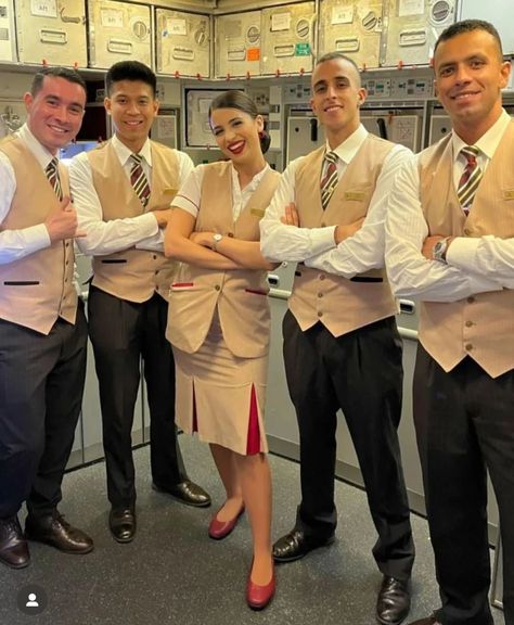 Emirates Cabin Crew Uniform, Flight Attendant Uniform Fashion, Wake Up In The Sky, Airlines Uniform, Hostess Uniform, Air Hostess Uniform, Sky Vibes, Emirates Flights, Emirates Airlines