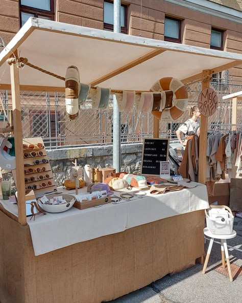 Bakery Tent Display, Japanese Vendor Booth, Bakery Pop Up Shop Display Table, Minimalist Pop Up Booth, Outdoor Market Stall Display Ideas, Food Market Stall Display Ideas, Vendor Stand Ideas, Farmers Market Booth Display Ideas, Pop Up Stall Design