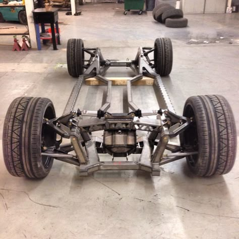 Full custom chassis built by Resto Motors in Denver for old Mopar muscle cars with IFS and IRS Chassis Design, Jet Skies, Classic Muscle Cars, Chassis Fabrication, Diy Go Kart, Car Chassis, Cb 750, Mopar Muscle Cars, Car Frames