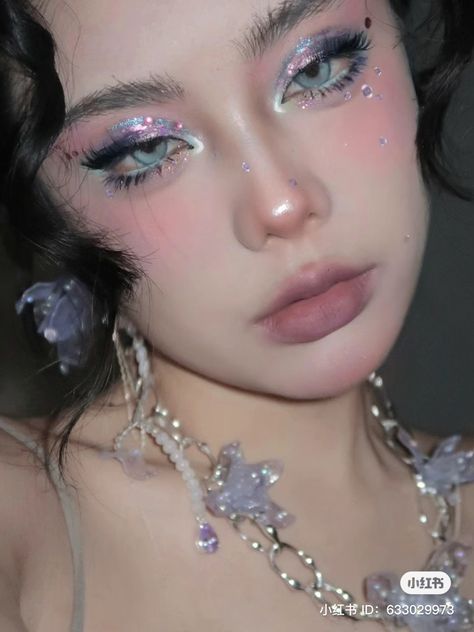 makeup, makeup inspo, makeup inspiration, makeup tutorial, makeupspo, xiohongshu, chinese makeup, douyin makeup, douyin, 小红书, 小红书 makeup, shiny makeup, light makeup, blue makeup, daily makeup, artistic makeup, purple makeup Magical Eye Makeup, Douyin Mermaid Makeup, Mermaidcore Color Palette, Flower Knows Makeup Look, Mermaid Makeup Ideas, Flower Knows Blush, Mermaid Makeup Aesthetic, Siren Makeup Mermaid, Flower Makeup Looks