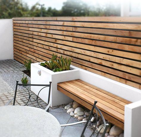 Fresh With A Touch Of Cozy – The Garden Bench Patio 2023, High Fence, Spanish Courtyard, Moderne Have, Urban Backyard, Contemporary Bench, Gardens Design, Contemporary Garden, Barn Conversion