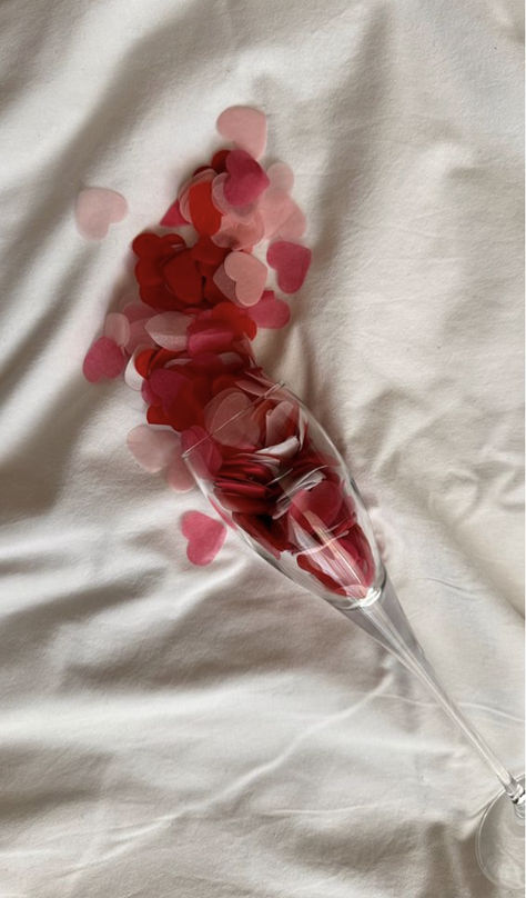 Valentines Aesthetic Pictures, Valentines Pictures Aesthetic, Valentine’s Day Aesthetic Pictures, Valentines Product Shoot, St Valentin Aesthetic, Valentines Day Product Photography, St Valentines Day Aesthetic, Happy Valentines Day Aesthetic, Valentine’s Day Photo Shoot Ideas