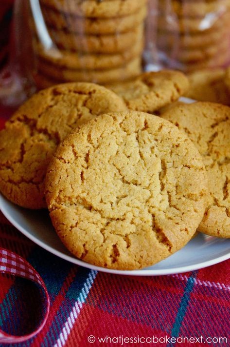 Homemade Hobnobs, Biscuit Recipes Uk, 100 Cookies Recipe, Crunchy Biscuits, Best Biscuit Recipe, Baking Fails, Ginger Cookie Recipes, Blackberry Crumble, Ginger Biscuits