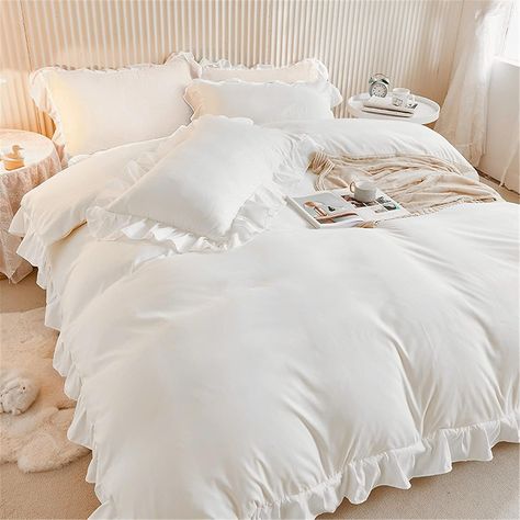 White Ruffle Bedding Aesthetic, Aesthetic Bed Sheets White, Cute White Bed Sheets, Frilly Bedsheets, Cute White Bedding, White Duvet Bedding Ideas, Frilly Bedding, Fluffy Bedsheets, Bedspread Aesthetic