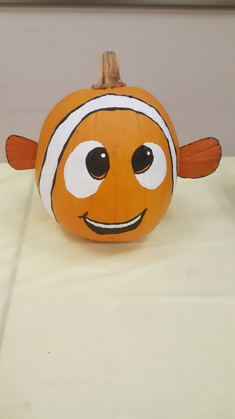 Finding Nemo Pumpkin Painting, Nemo Pumpkin Painting Ideas, Finding Nemo Pumpkin, Nemo Pumpkin, Pumpkin Challenge, Disney Pumpkin Painting, Pumpkin Decorating Diy, Halloween Pumpkin Crafts, Creative Pumpkin Painting