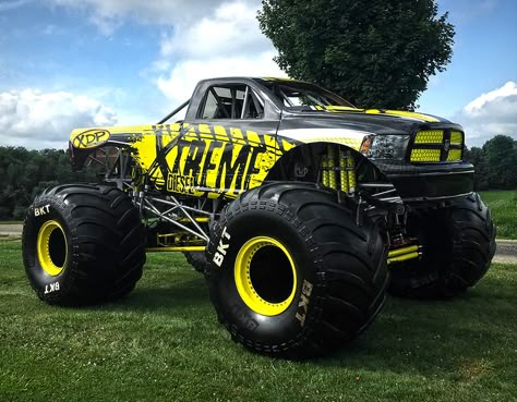 Jeep Monster Truck, Dodge Monster Truck, Trucks Dodge, Big Monster Trucks, Disney Cars Movie, Monster Car, Big Wheels, Mud Trucks, Dodge Cummins