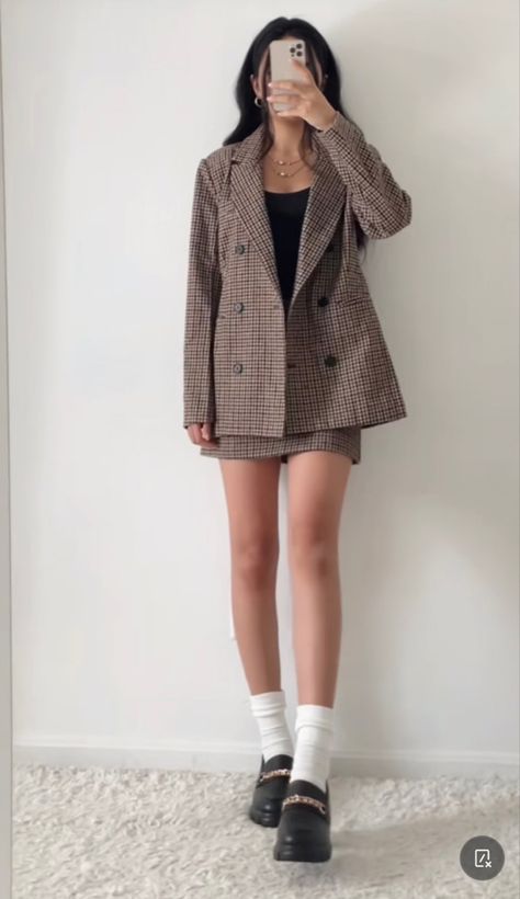 Friends Inspired Outfits, Work Outfits Women Winter, Outfits Formal, Cute Outfits With Shorts, Tweed Outfit, Office Casual Outfit, Black Tie Dress, Refashion Clothes, Inspired Outfits