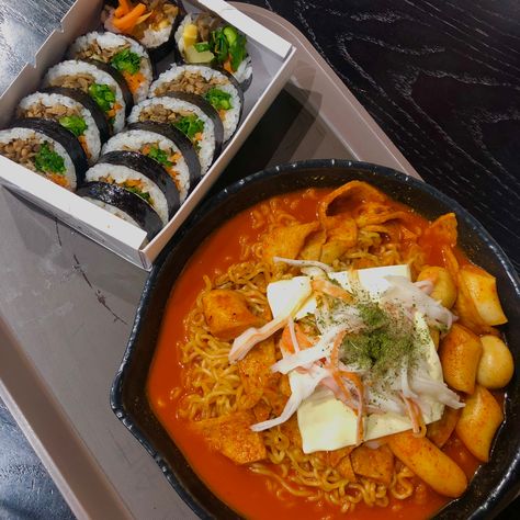 Tteokbokki And Kimbap, Cheese Tteokbokki Aesthetic, Kimbap Aesthetic, Tteokbokki Aesthetic, Cheese Kimbap, Korean Kimbap, Cheese Ramen, Korea Food, Spicy Cheese