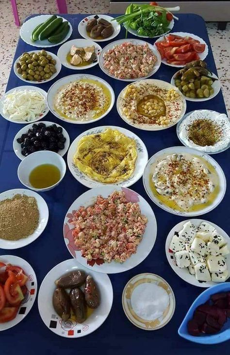 Traditional #Syrian breakfast Traditional Syrian Food, Ramadan Breakfast Ideas, Appetizers Boards, Ramadan Breakfast, Syrian Breakfast, Syrian Cuisine, Syrian Culture, Arabic Breakfast, Syrian Recipes