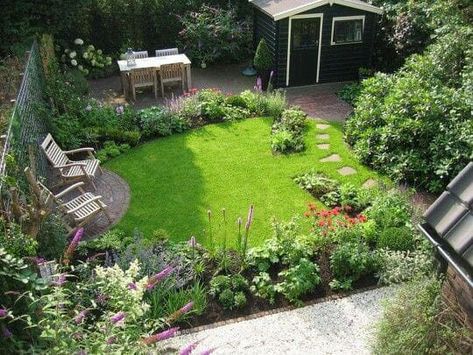 Free Tips to Upgrade Your Garden Design: Beginners Friendly Semi Circle Patio Ideas, Small Front Yard Landscaping Ideas, Small Back Gardens, Design A Garden, Front Garden Landscape, Small Front Yard Landscaping, Small Front Yard, Back Garden Design, Cottage Garden Design