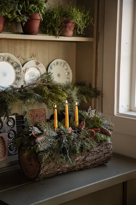 Yule Tree Skirt, Handmade Yule Decorations, Yule Log Pagan Winter Solstice, Yule Log Aesthetic, Yule Log Wood, Witchy Xmas Decor, Christmas Yule Log Decoration, Yule Astetic, Yule Christmas Decor